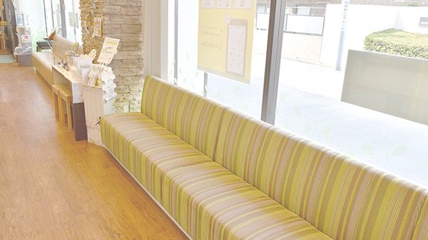 健ナビ薬樹薬局　矢向の待合スペース