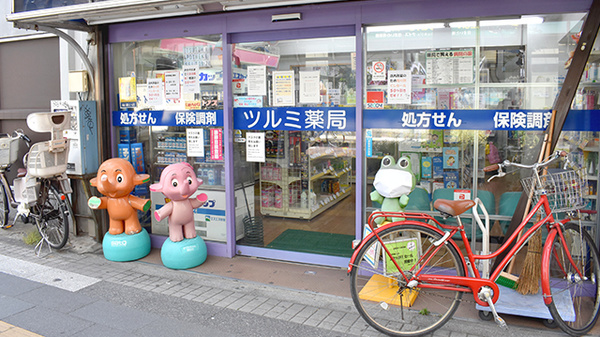 ツルミ薬局の入口