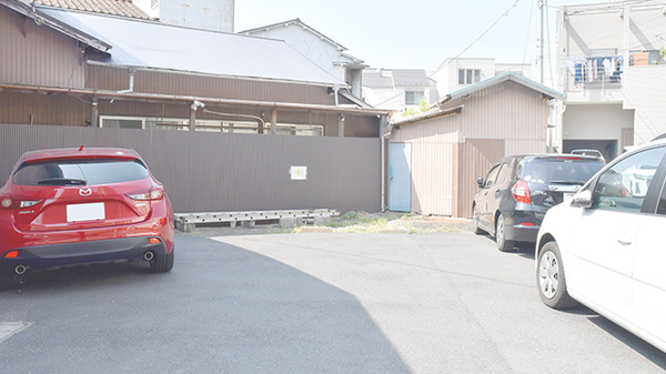 汐見橋薬局の駐車場