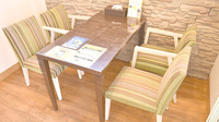 健ナビ薬樹薬局　鶴見の待合スペース
