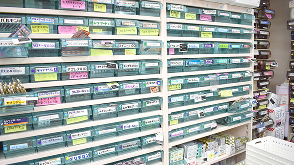 ふくにし薬局の薬棚