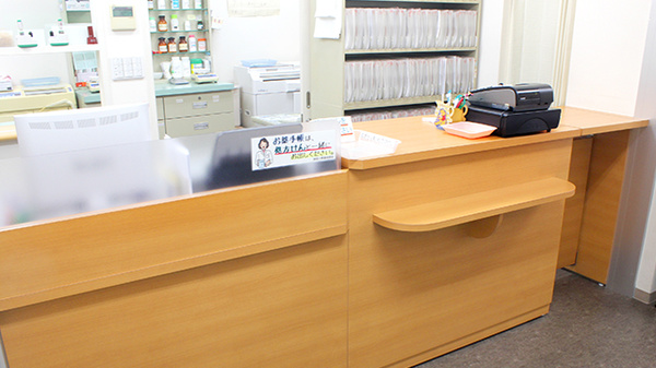ヤマグチ薬局　西神奈川店の受付/カウンター