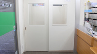 ヤマグチ薬局　西神奈川店の感染予防待合スペース