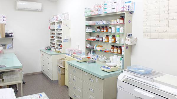 ヤマグチ薬局　西神奈川店の調剤室
