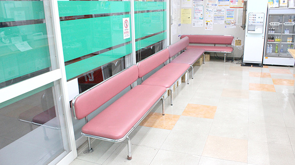 ひかり薬局戸部店の待合スペース