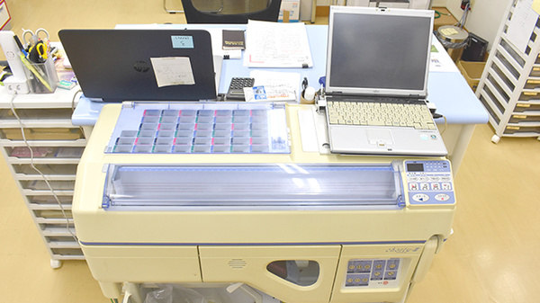 にじいろ藍薬局の調剤器具