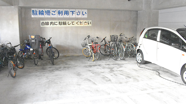 にじいろ藍薬局の駐輪場