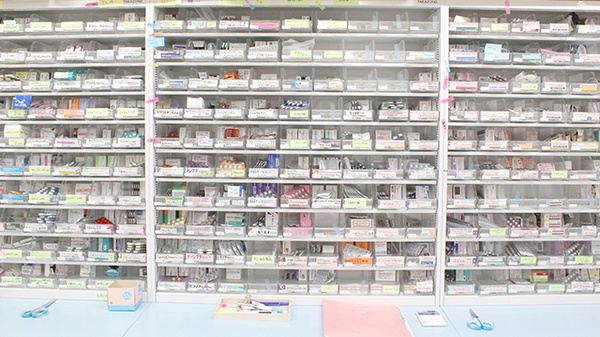 上永谷薬局富岡店の薬棚