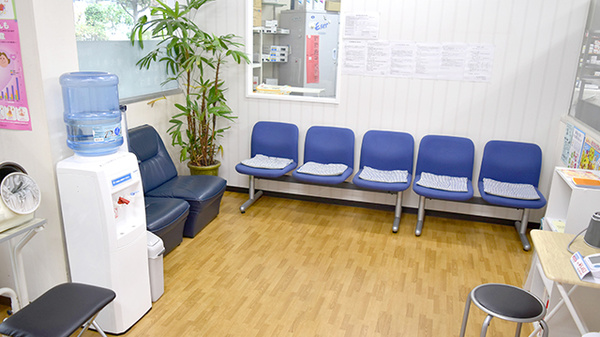 なぎさ薬局の待合スペース