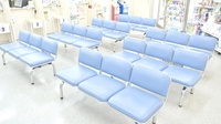 薬樹薬局　富岡の待合スペース