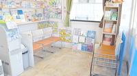 わかし薬局　富岡店の待合スペース