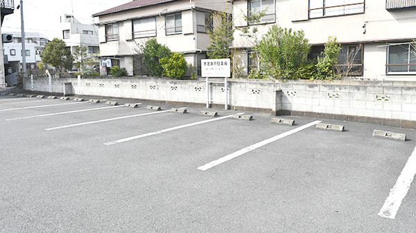薬樹薬局　大倉山の駐車場