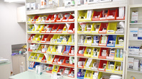 スリーアイ薬局　井田店の薬棚