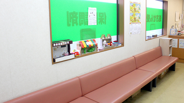 ヤマグチ薬局　大倉山店の待合スペース