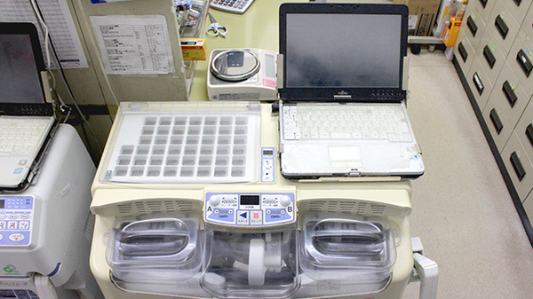 なの花薬局　新羽駅前店の調剤器具