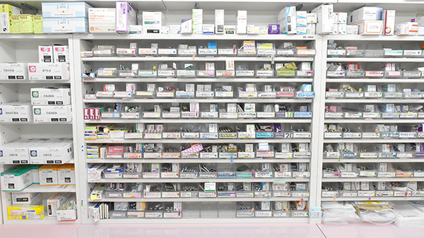 坂本調剤薬局の薬棚