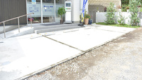 葉山ひかり薬局二号店の駐車場
