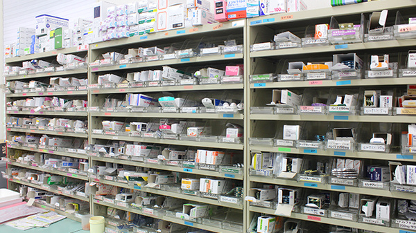 ヤマグチ薬局　中津店の薬棚