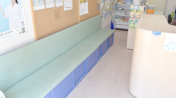 竹沢薬局の待合スペース