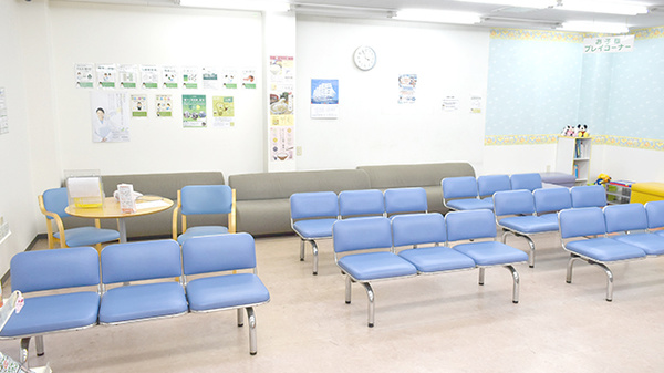 薬樹薬局　横須賀の待合スペース