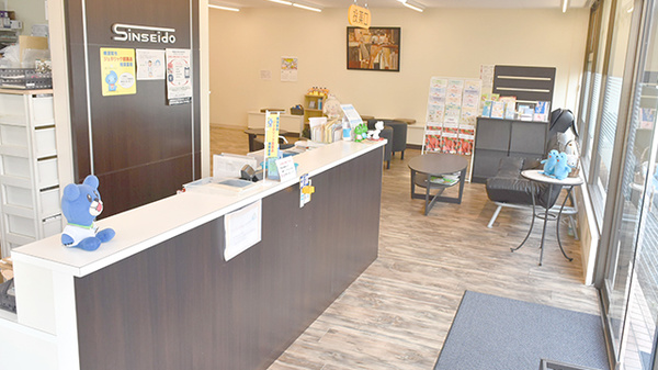 新成薬局　きぬがさ店の受付/カウンター