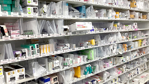 薬樹薬局 久里浜の薬棚