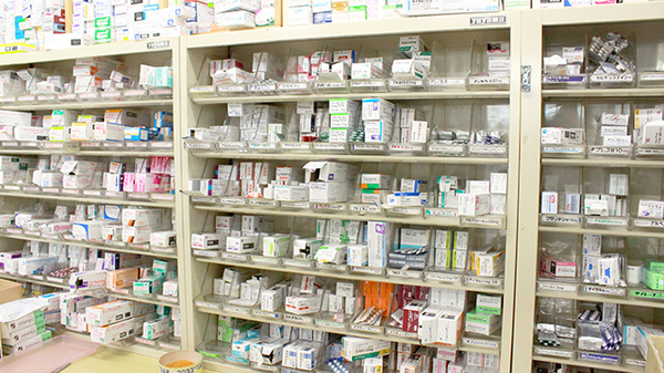 はら薬局　平塚店の薬棚