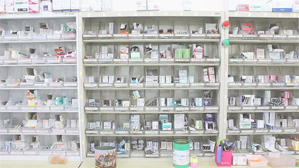 あおば薬局　長後店の薬棚