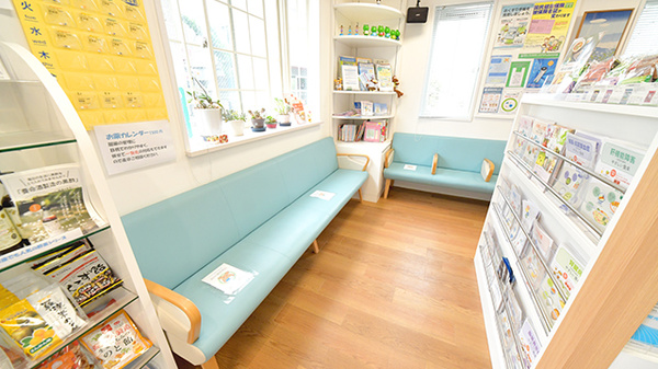 はるかぜ薬局辻堂東海岸店の待合スペース