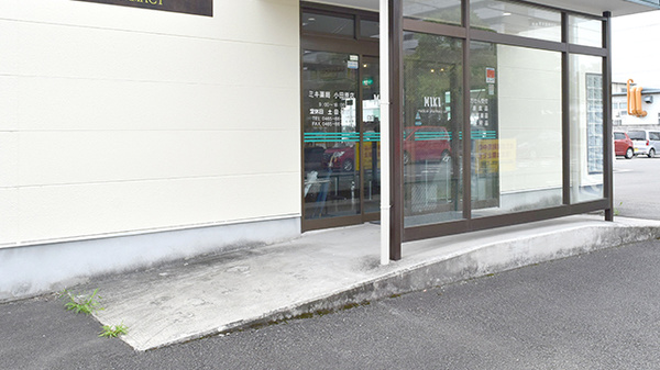 ミキ薬局　小田原店の入口