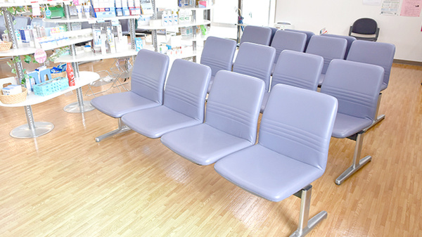 ミキ薬局　小田原店の待合スペース
