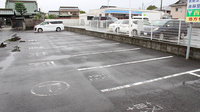 西湘薬局の駐車場