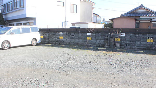 新百合薬局の駐車場