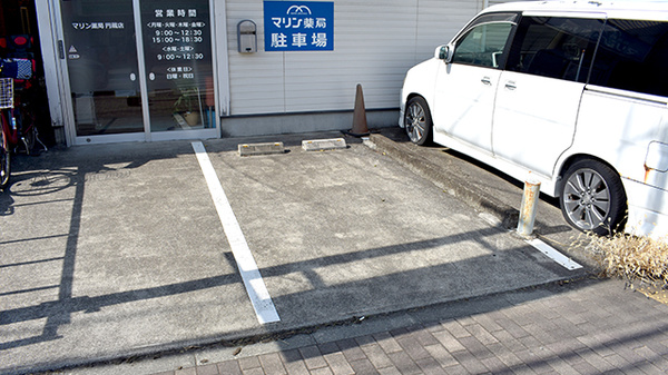 マリン薬局円蔵店の駐車場