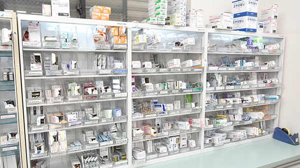 ヤマグチ薬局　南橋本店の薬棚