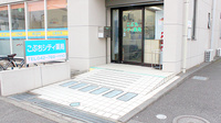 こぶちシティ薬局の入口