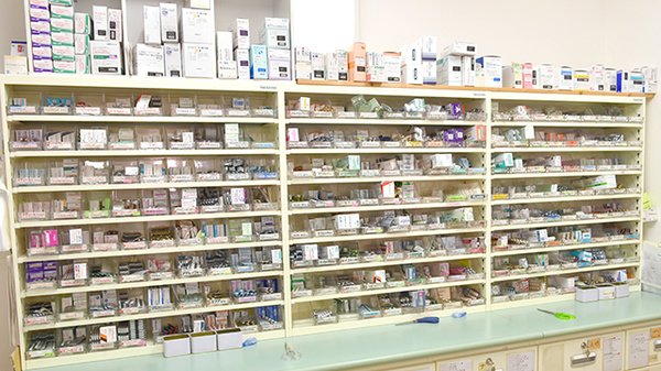 ヤマグチ薬局　橋本7丁目店の薬棚