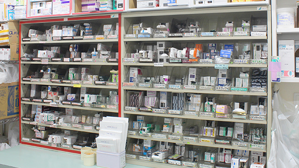 ヤマグチ薬局　東林間店の薬棚