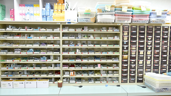 ヤマグチ薬局　橋本3丁目店の薬棚