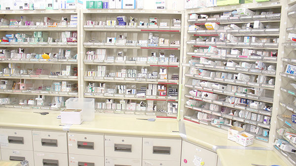鹿沼台薬局の薬棚