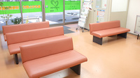 ヤマグチ薬局　南台店の待合スペース