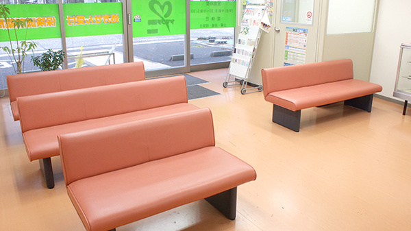 ヤマグチ薬局　南台店の待合スペース