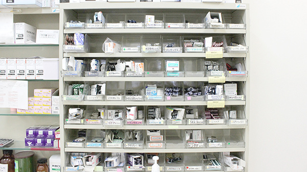 ヤマグチ薬局　東橋本２号店の薬棚
