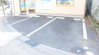 鶴巻温泉薬局の駐車場