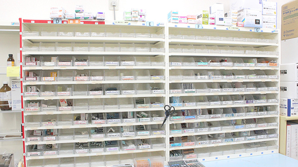 株式会社あさひ薬局　厚木店の薬棚