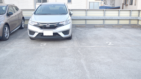 大和鶴間薬局の駐車場