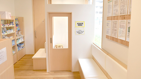 薬樹薬局　光が丘の感染予防待合スペース