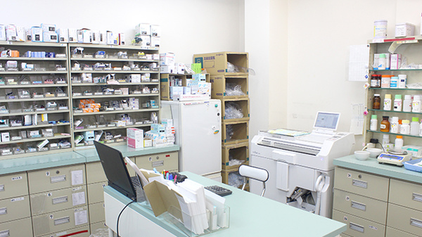 ヤマグチ薬局　鶴間店の調剤室