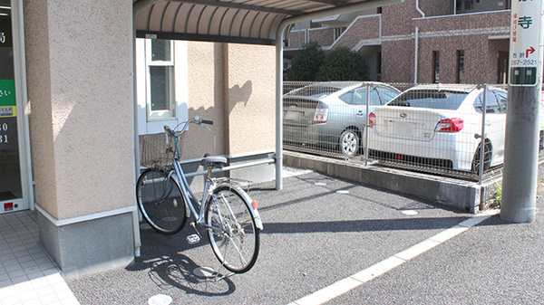 高座渋谷メディカルプラザ薬局の駐輪場