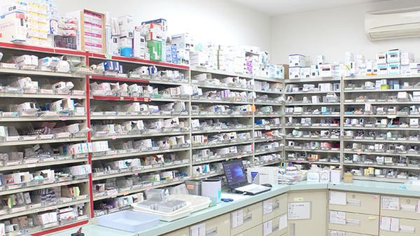 ヤマグチ薬局　港南台店の薬棚